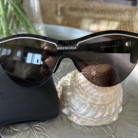 Balenciaga Sunglasses - Picture 1 of 4